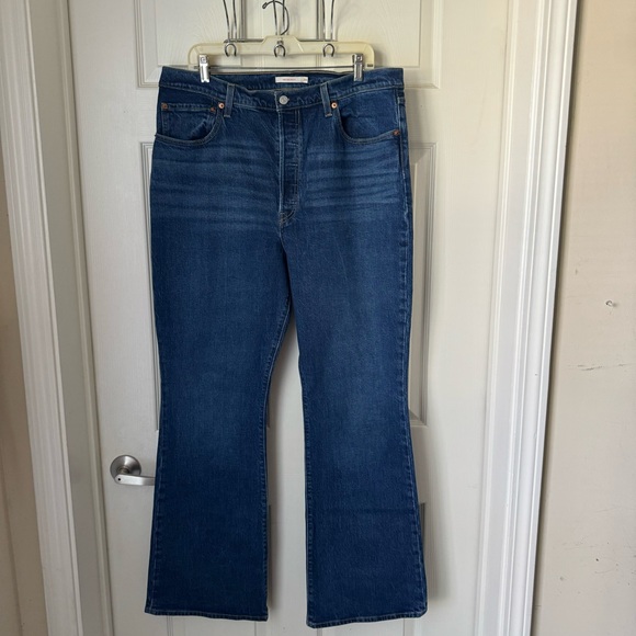 Levi’s Premium Women Ribcage Boot Jeans Size 34 Button Fly - Picture 1 of 7